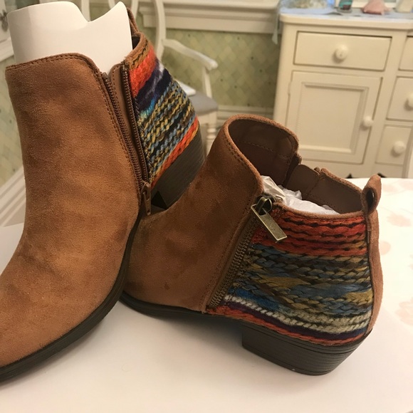 Sonoma Shoes - SONOMA SHORT BOOTS WITH MULTI-COLORED HEELS.